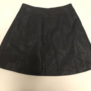Banana republic skirt size 2 black textured circle
